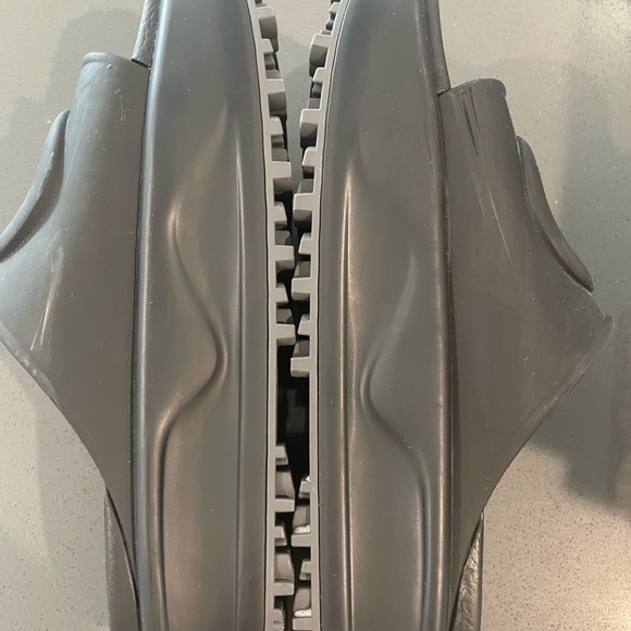 Gucci Black Rubber Slides from my closet. I wore these once no box! Size 38 - Picture 6 of 7